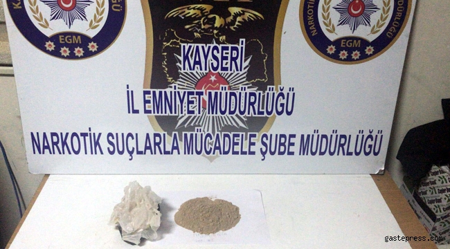 Otomobilinde eroin bulunan İranlı sürücüye gözaltı