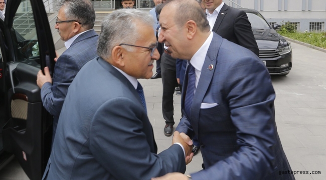 Başkan Büyükkılıç İki İlçeyi Ziyaret Etti