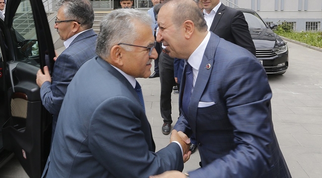 Başkan Büyükkılıç İki İlçeyi Ziyaret Etti