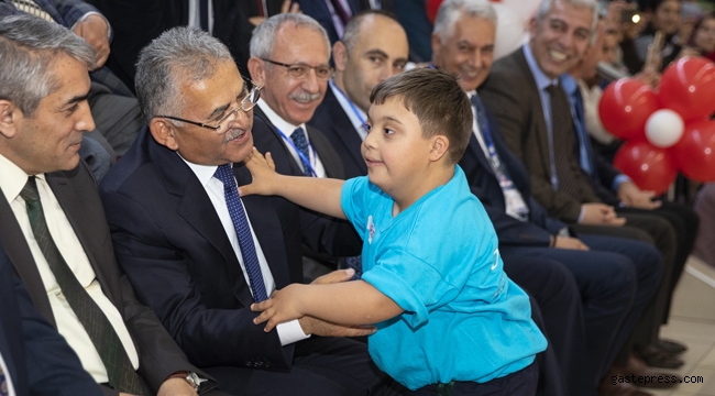 Başkan Büyükkılıç Özel Çocuklarla Birlikte