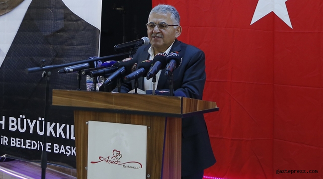 Başkan Memduh Büyükkılıç, bir günde iki ayrı iftara katıldı