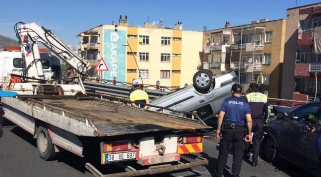 Kayseri'de iki otomobil çarpıştı: 2 yaralı