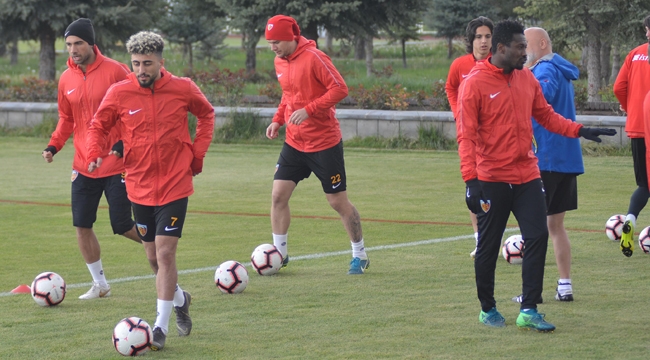 Kayserispor'da çalışmalar 2 eksikle sürdü
