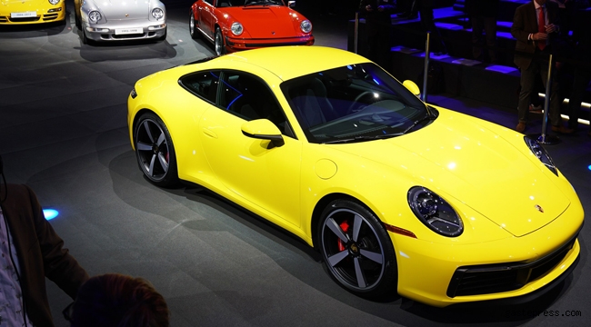 Alman devi Porsche'ye polis baskını