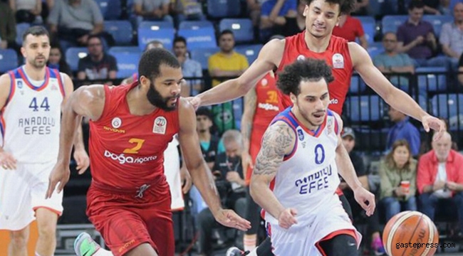 Anadolu Efes final kapısını araladı