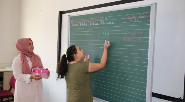 Gençler Osmanlıca Öğreniyor