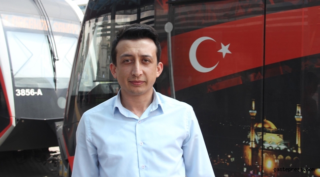 Tramvayı durdurup, rayların üzerindeki güvercini kurtardı