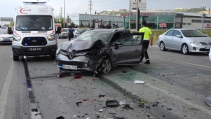 Yolcu otobüsü kırmızı ışıkta 7 aracı biçti