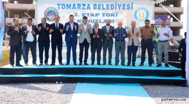 Ak Parti İl Başkanı Şaban Çopuroğlu Tomarza’da Temel Atma törenine katıldı.