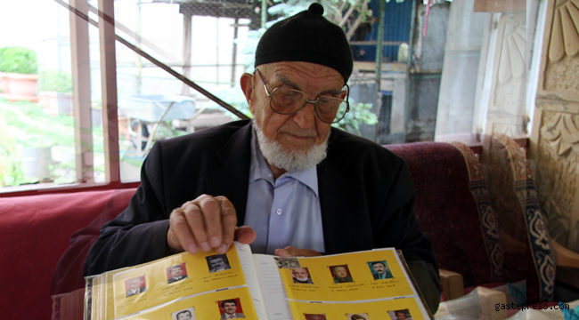 İlçede ölenlerin fotoğraflarını arşivliyor