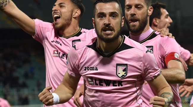 İtalya'nın köklü kulüplerinden Palermo, Serie D'ye düşürüldü!