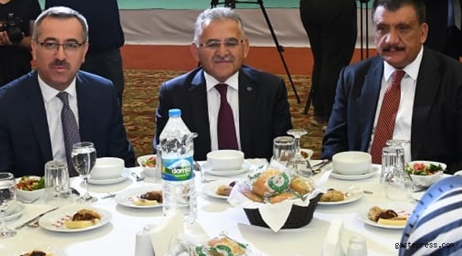 Kayseri Büyükşehir Belediye Başkanı Büyükkılıç, Tarihi Kentler Birliği Bölge Toplantısı'na katıldı!