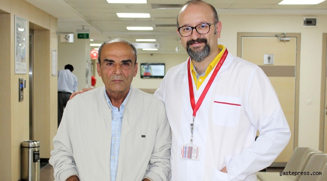 Sağ gözündeki sorun sol gözü ameliyat edilince çözüldü!