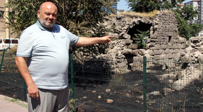 Tarihi medresenin çevresinde yangın
