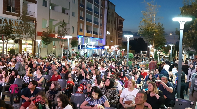“Açık Hava Sinema Günleri'nde” Başkentlilerin İçini Isıtan Filmler devam ediyor!