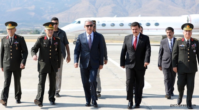 Bakan Hulusi Akar 5 generalin TSK'dan neden istifa ettiğini açıkladı!