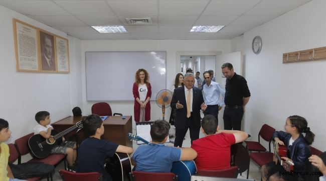 Başkan Büyükkılıç, Büyükşehir Belediyesi Konservatuvarı’nı ziyaret etti
