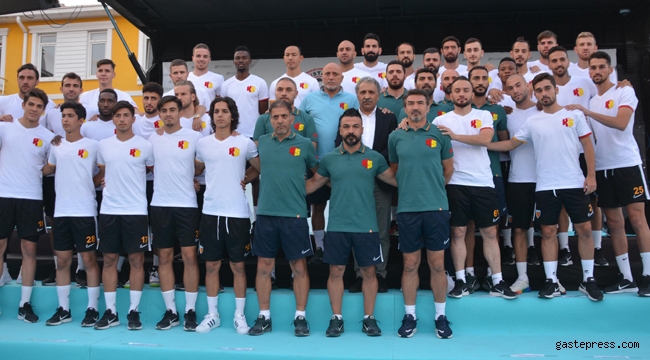 İstikbal Mobilya Kayserispor, yeni transferleri için tanıtım töreni düzenledi!