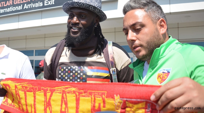 Kayserispor'un yeni transferi Adebayor Kayseri'ye geldi!