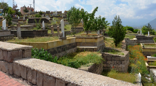 Melikgazi'de Mezarlıklar Bayram Ziyaretine Hazırlanıyor
