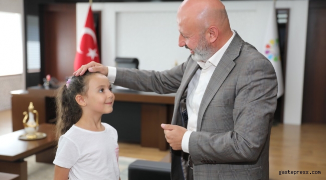 Minik Mina'nın Hayalleri Başkan Amca İle Gerçekleşiyor.