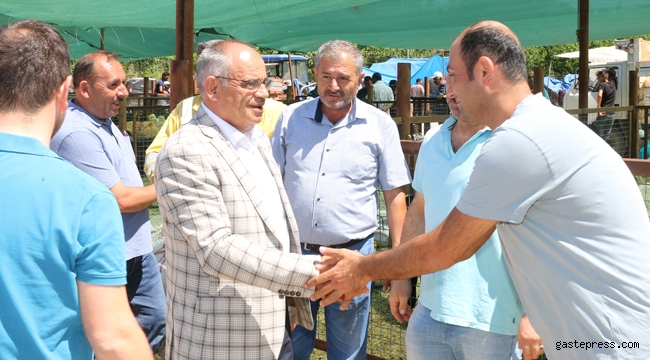 Yahyalı Belediye Başkanı Esat Öztürk Kurban pazarını gezdi!