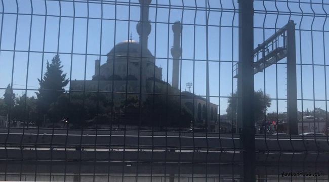 Avcılar'da caminin minaresi yıkıldı