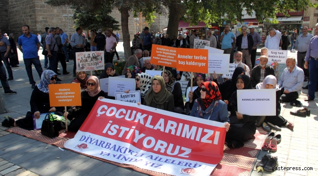 Diyarbakır'da HDP önünde eylem yapan annelere Kayseri'den destek