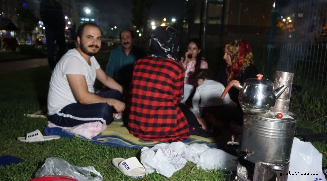İstanbullular sokaklarda! 'Korkuyoruz, endişeliyiz'