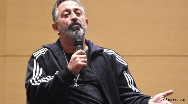 İzmir'de söyleşiye katılan Cem Yılmaz: Aklım İstanbul'da