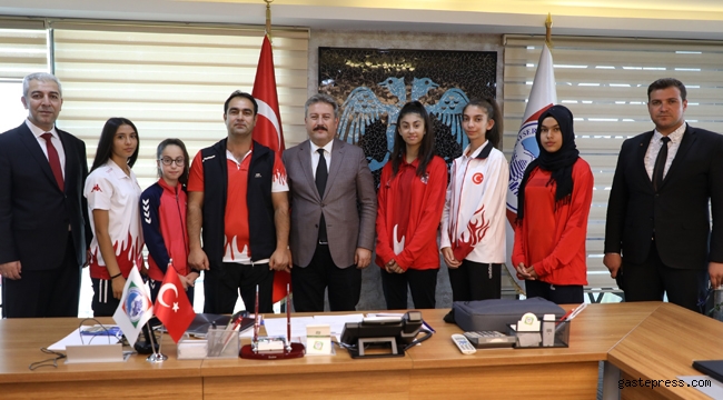 Melmek Şampiyonlarından Başkan Mustafa Palancıoğlu'na Ziyaret!