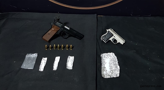 Polisten kaçan şüphelilerin üzerinden uyuşturucu çıktı