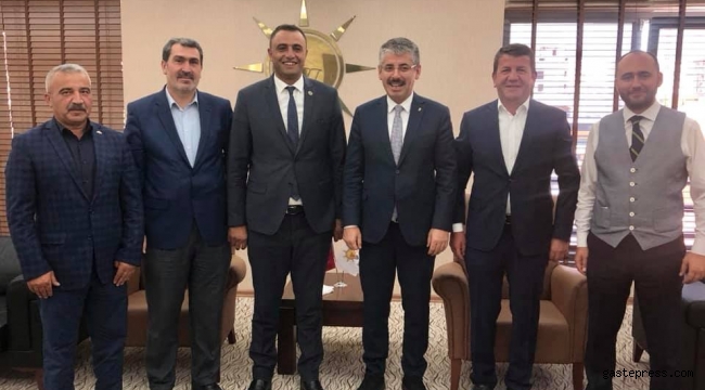  Sarıoğlan Belediye Başkanı Bekir Ayyıldırım Çopuroğlu'nu Ziyaret etti.
