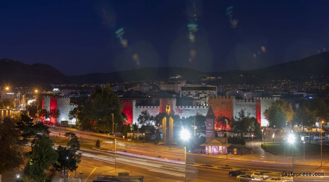 Tarihi Kayseri Kalesi 6 yıl sonra kapılarını açtı