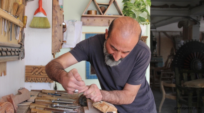 41 yıldır ağaçlardan eşya yapıyor