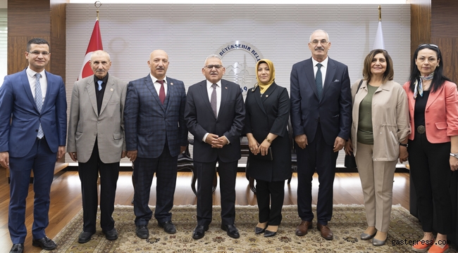 Başkan Büyükkılıç, Muhtarlar Günü’nde bazı mahallelerin muhtarlarıyla bir araya geldi!