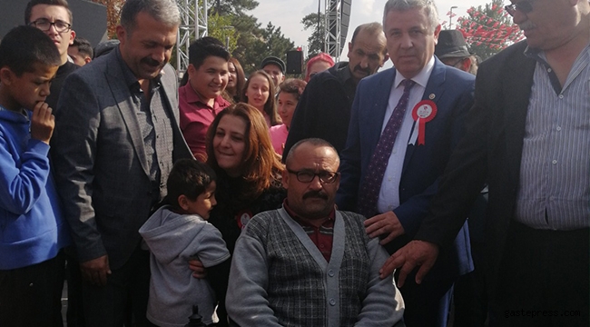 CHP'den Engelli Vatandaşa Anlamlı Cumhuriyet Bayramı Hediyesi