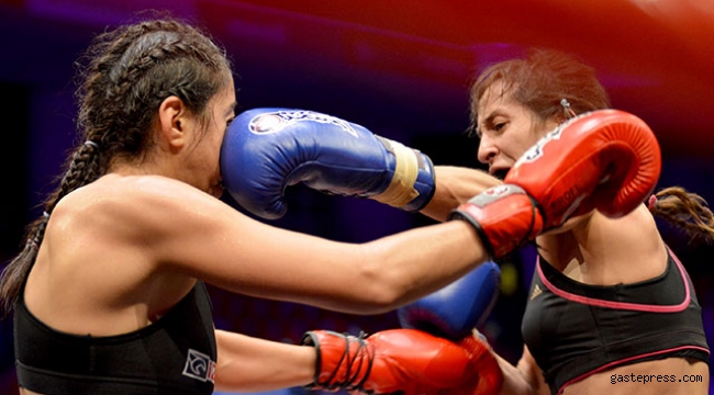 Türk ve Yunan Muaythaiciler Kayseri'de ringe çıktı