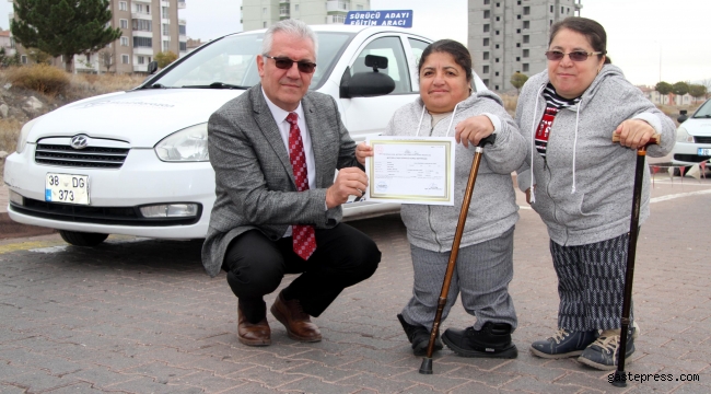 1 metre boyundaki iki kardeşin otomobil hayali gerçek oluyor