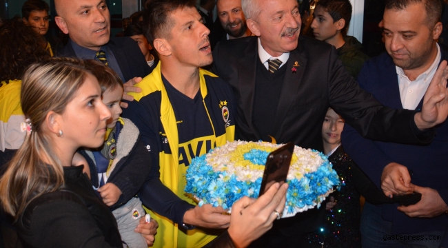 Fenerbahçe'ye Kayseri'de meşaleli karşılama
