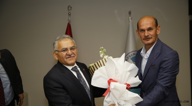 Pınarbaşı'lı Muhtarlardan Başkan Büyükkılıç'a Teşekkür Ziyareti