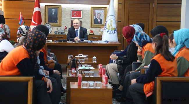 Sivas Belediye Başkanı Bilgin, Tecrübelerini Geleceğin Başkanlarına Anlattı! 