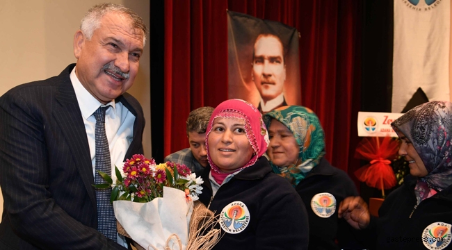 Adana'da KHK'lı işçiye yeni yıl harçlığı, kadrolu işçiye ikramiye alacağı müjdesi verildi!