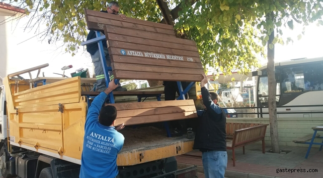 Alanya'da okul ve camilere bank ve piknik masası!