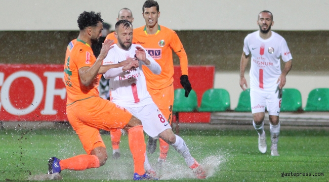 Alanyaspor - Antalyaspor derbisinde gol sesi çıkmadı!