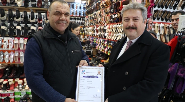 Başkan Mustafa Palancıoğlu Yeni Esnafa İş Yerinde Ruhsat Verdi!
