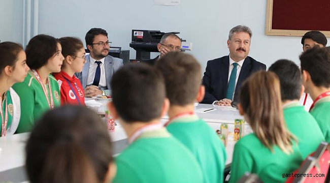 Başkan Palancıoğlu Başarılı Sporcuları Tebrik etti