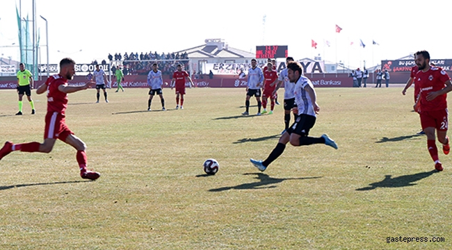 Beşiktaş Erzincan'a 2-0 yenilse de turladı!