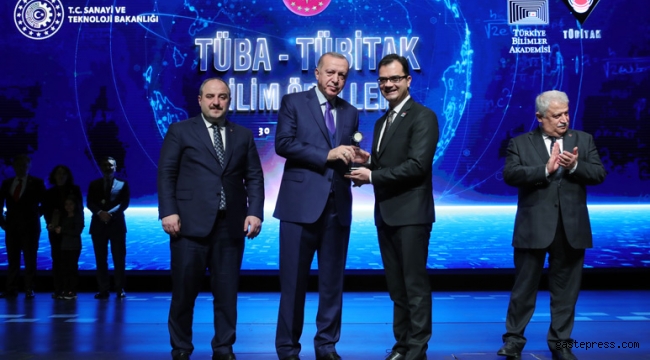 ERÜ Öğretim Üyeleri TÜBA Uluslararası Akademi Ödüllerini Aldı