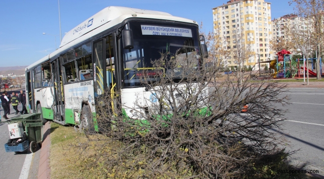 Kayseri'de beton mikseri, halk otobüsü ile çarpıştı, 14 Yaralı